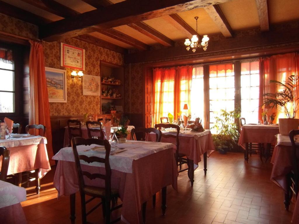 Hotel Restaurant Le Perigord Maurs Exterior foto