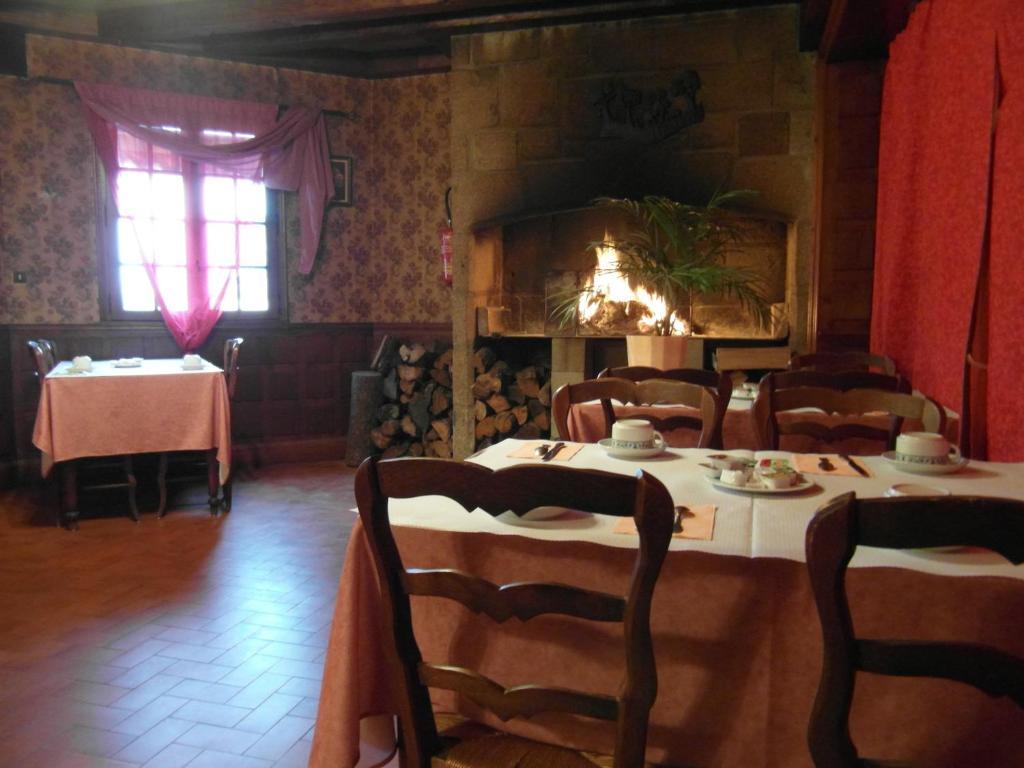 Hotel Restaurant Le Perigord Maurs Exterior foto