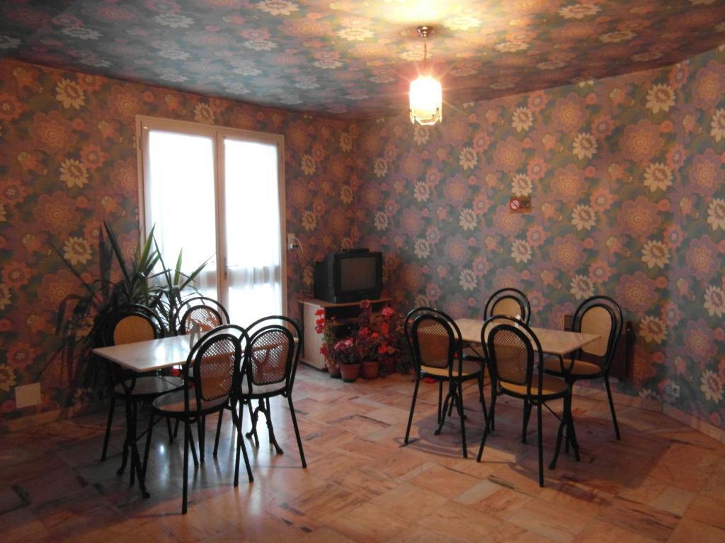 Hotel Restaurant Le Perigord Maurs Exterior foto
